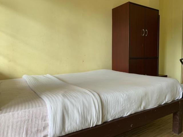 שילונג Sweet Home Guest House מראה חיצוני תמונה